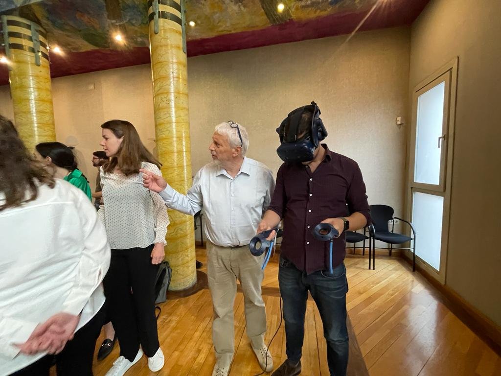 RProjectsFUNDEA's tweet photo. Today at @FundEuroArabe, we will be trying #VirtualReality, a new technological tool that will be used for #training courses in @StandUp_EU and #Bigosint projects, to recreate scenarios through a virtual simulation in approaching #threats and #risks. https://t.co/lvQaABPPs4