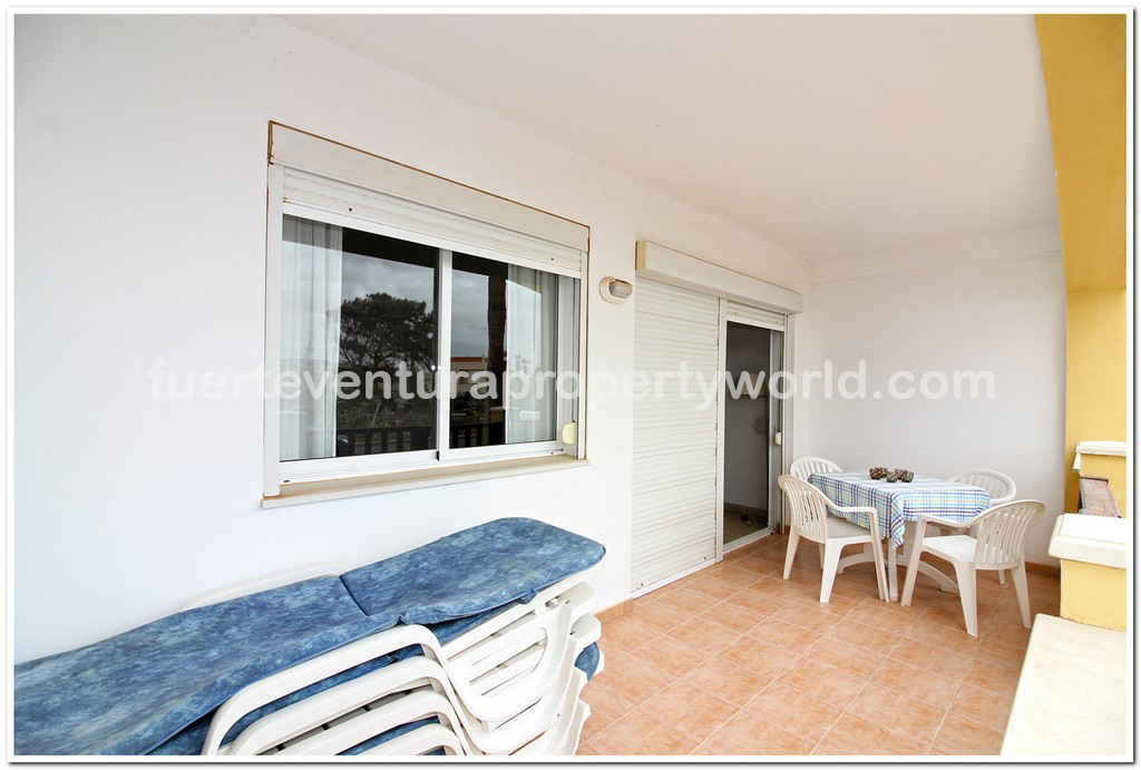 FUEProperty's tweet photo. Furnished 3-bed 2-bath ground floor apartment just a 15-minute drive to the centre of #Corralejo resort #forsale for just 105.000€ https://t.co/MentHq9uVb #Fuerteventura #property #RealEstate #Canarias #HomeInTheSun #HomeInSpain https://t.co/bt7zE6RaD2