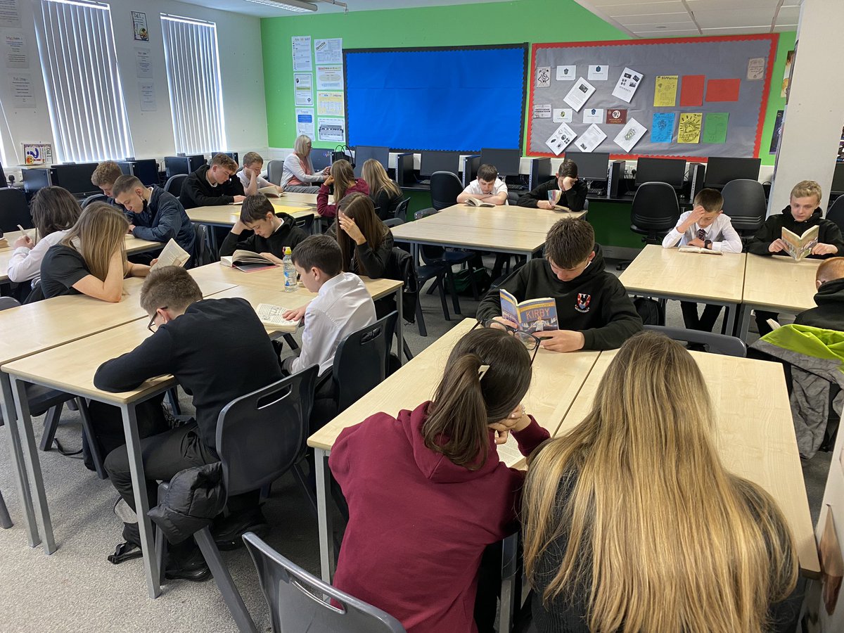 CaldervaleLib's tweet photo. Our S2 getting a great start to the day #Keeptheheid #ReadingSchools https://t.co/O22iM25trp