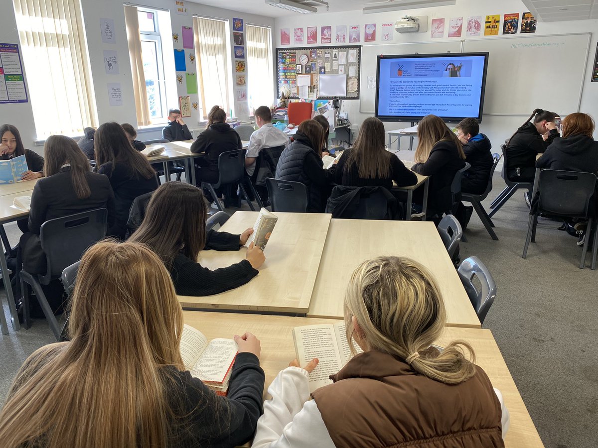 CaldervaleLib's tweet photo. Our S2 getting a great start to the day #Keeptheheid #ReadingSchools https://t.co/O22iM25trp