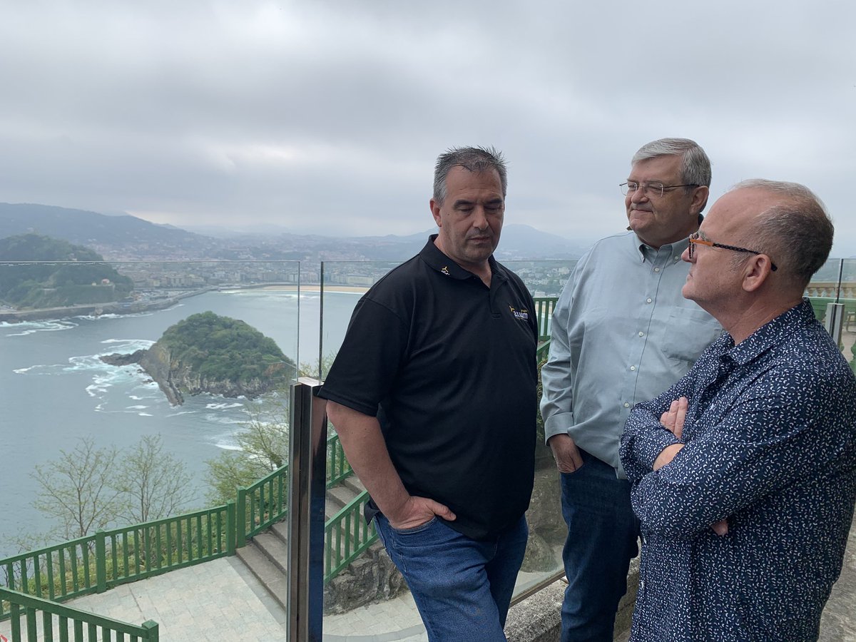 AhoraFreeware's tweet photo. Todo preparado para nuestra tercera cita de la Gira #AHORAMayTour. 

Impresionantes vistas hoy en #Donostia 

🤟🎸¡¡Que empiece el Rock&amp;Roll!!

#SociosCertificadosAHORA
#ungrupoconfuerza https://t.co/oWLsXIkaH4