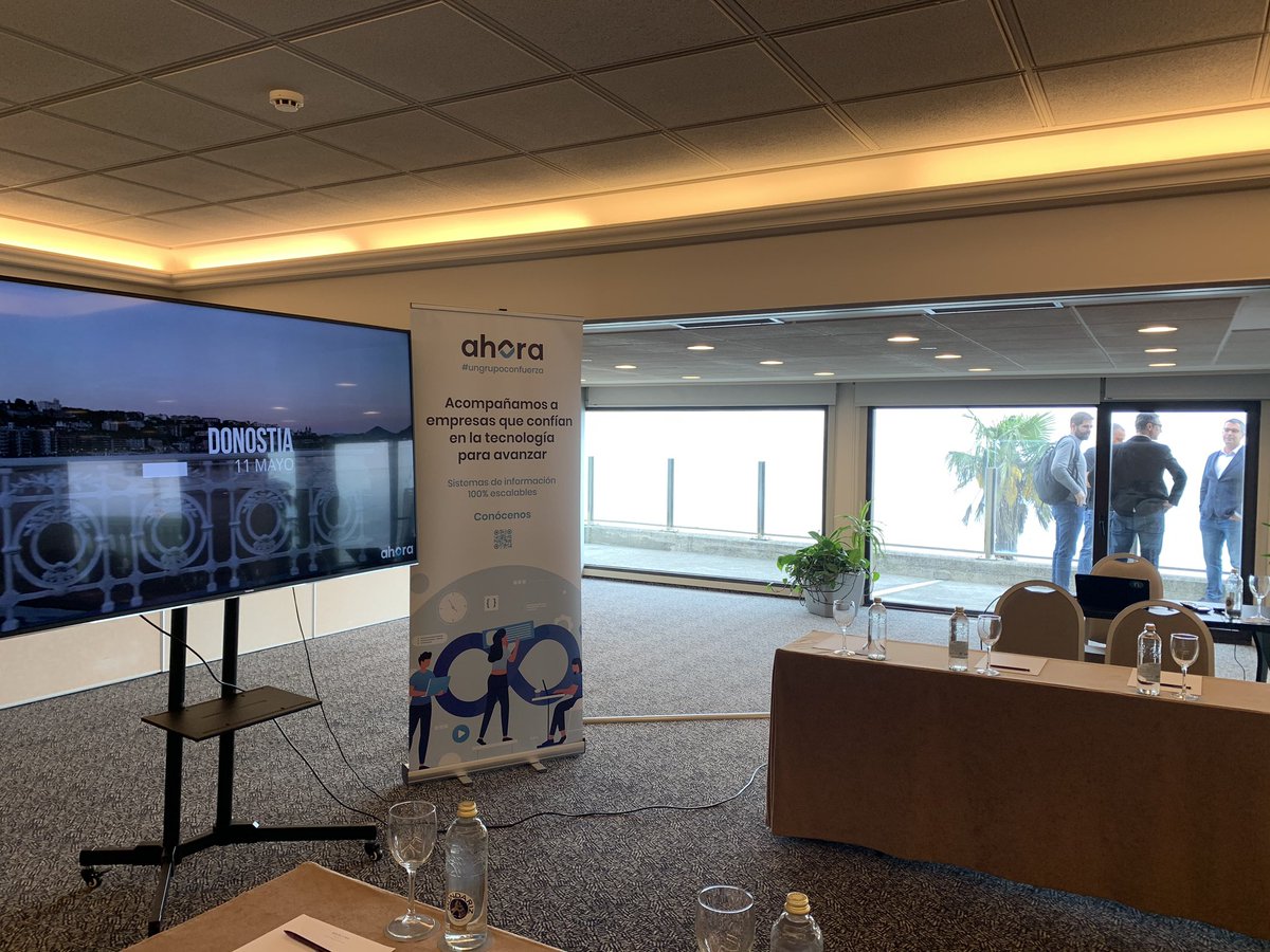 AhoraFreeware's tweet photo. Todo preparado para nuestra tercera cita de la Gira #AHORAMayTour. 

Impresionantes vistas hoy en #Donostia 

🤟🎸¡¡Que empiece el Rock&amp;Roll!!

#SociosCertificadosAHORA
#ungrupoconfuerza https://t.co/oWLsXIkaH4