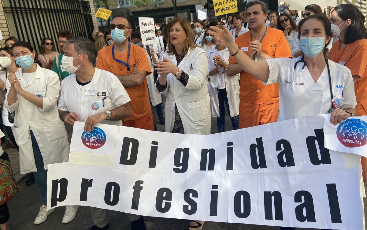 MedicosComoTu's tweet photo. DIGNIDAD LABORAL para poder cuidar a nuestros pacientes  #BastaYadeTemporalidad #PorNuestrosPacientes ⁦@IdiazAyuso⁩ ⁦@eruizescudero⁩ ⁦@MUDmedicos⁩ ⁦@SomosUrgencias⁩ ⁦@amytsmedicos⁩ ⁦@huelgafacmad⁩ https://t.co/t0cvnTPE8M