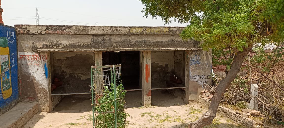 HarmandeepsVirk's tweet photo. मेरा @cmohry व @moolchandbjphry से अनुरोध है कि पिहोवा हलके के अरनैचा गाँव के बस स्टाप की हालत बहुत ख़स्ता है। इसका पुनर्निर्माण कराया जाए। 
@DeependerSHooda @Haryana_YC https://t.co/AXKibKyIce