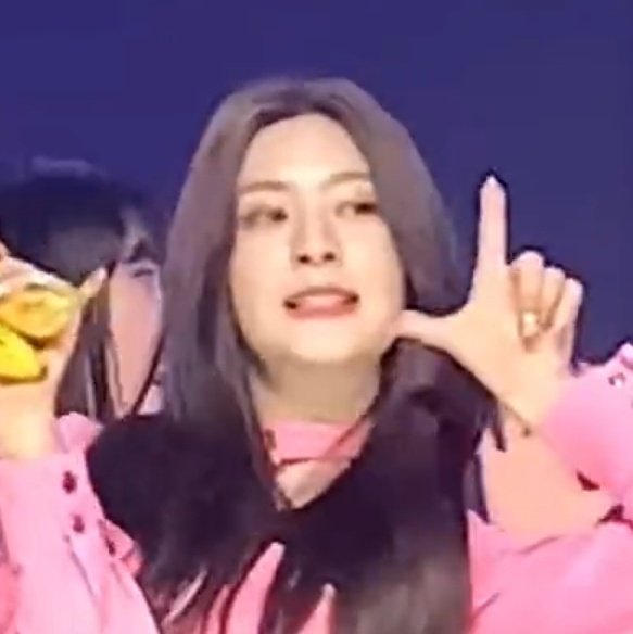 wxnderwoo's tweet photo. patuloy na lalaban para sa bayan with seeun 
#NewProfilePic https://t.co/UJbgaAb9lk