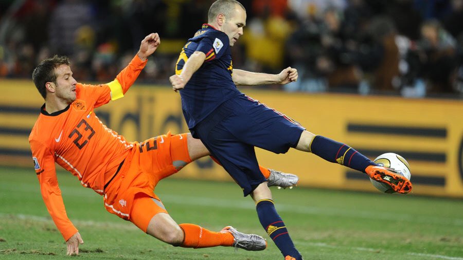 Happy birthday to Andres Iniesta one of the greatest of our generation 