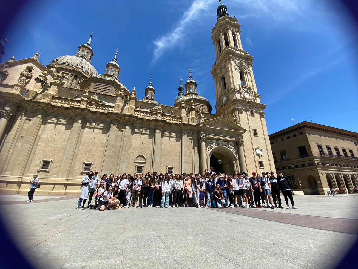 sanjosemaristas's tweet photo. Cuarto de la ESO y sus profes acompañantes pasaron ayer por Zaragoza de camino a Salou. Tarde de playa ayer y hoy, visita a Tarragona. #somosmaristas #maristasESCUCHA #cuartodeESO https://t.co/fbel8aEWgf