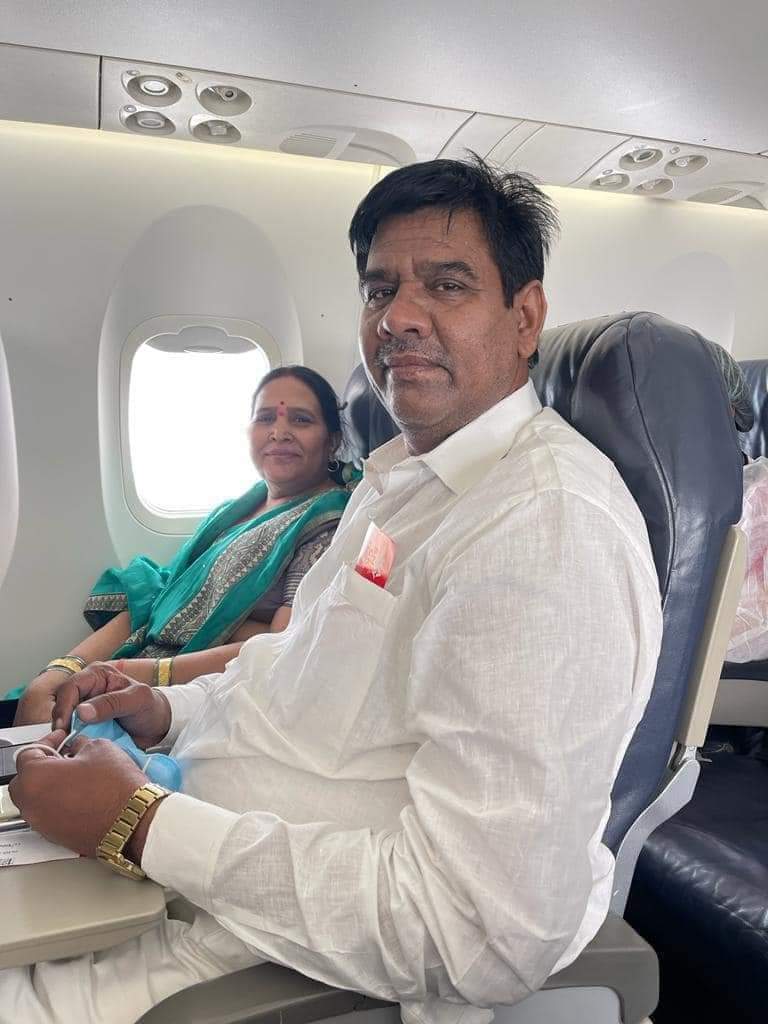 PavanBhattGuru2's tweet photo. @BJP4MP के प्रदेश महामंत्री जतारा के लोकप्रिय विधायक आदरणीय भाईसाब @harishnkarbjp जी एवं भाभी जी को शादी की सालगिरह की बहुत-बहुत बधाई एवं शुभकामनाएं.....रामकुटी https://t.co/KSCQZeAmHp