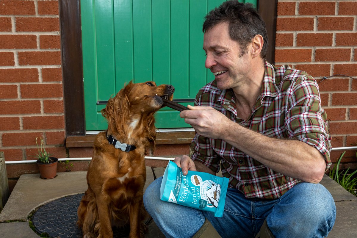TotalGrooming's tweet photo. The team at @Forthglade have collaborated with @ThatVetOffTheTV to host a masterclass on caring for your four-legged friends' dental health! 🦷 Watch the exclusive masterclass and Q&amp;A session at https://t.co/5H3mYOOSpn #ForthgladeSmile https://t.co/YCVkzvSMjt
