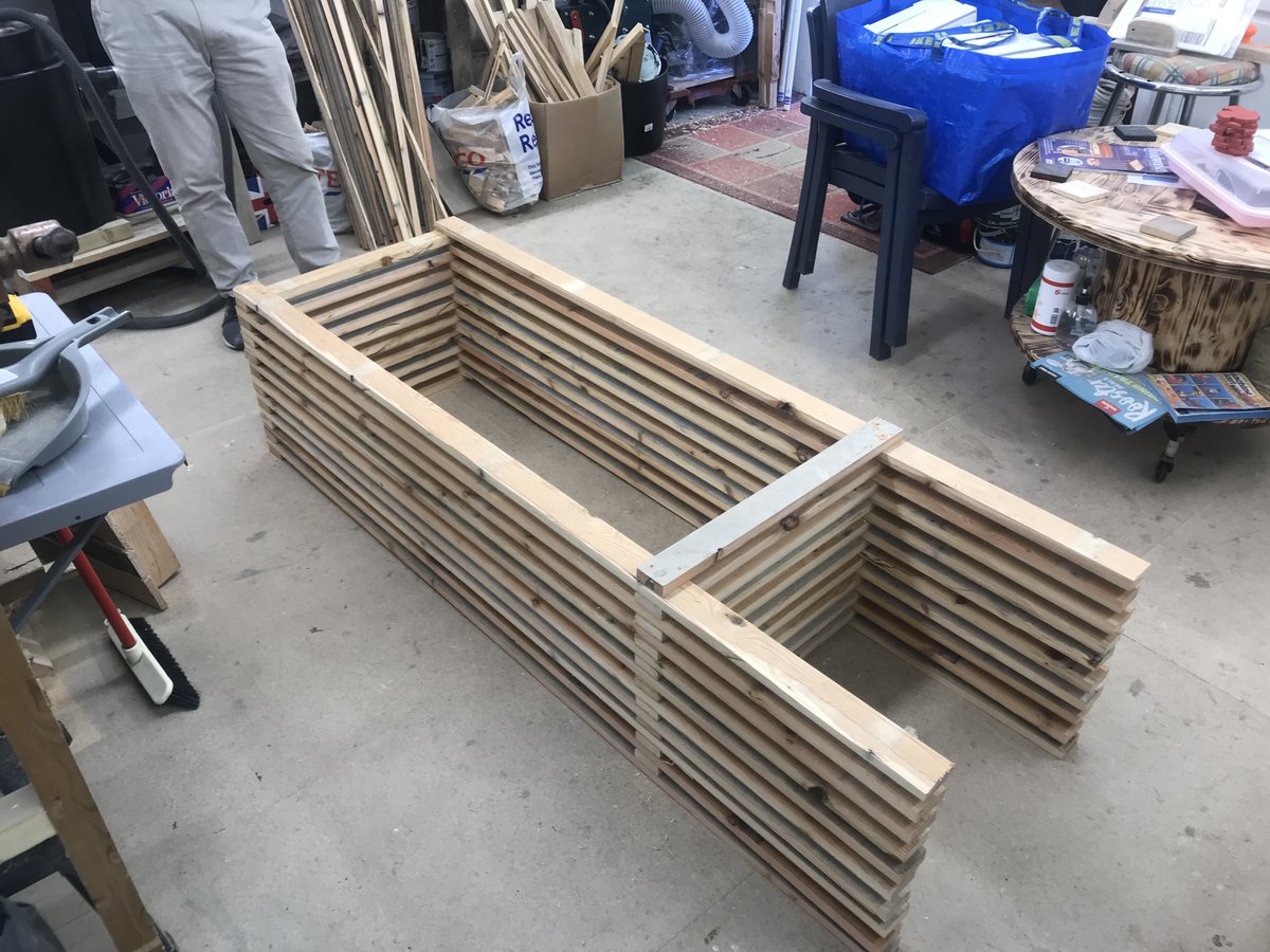 Na_Shers's tweet photo. 5 tall easels for the #Nettlestone & #Seaview Community Partnership for an arts project all made from #recycled old floor boards.
#Jubilee #iwnews #NaShers
@HighSheriffIOW @WightAid @CoSandown @UKMensSheds @WestonFdn @RankFoundation @HIWCF @nbrly https://t.co/iZ4sSCZ1tD