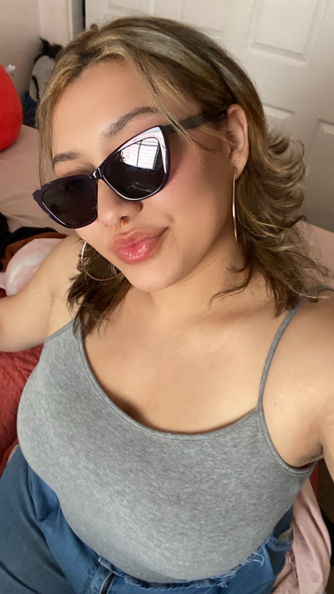 thegroovya's tweet photo. bc I never post pictures on here sooooo here’s 2 🫶🏼 https://t.co/XMcmxOakGE