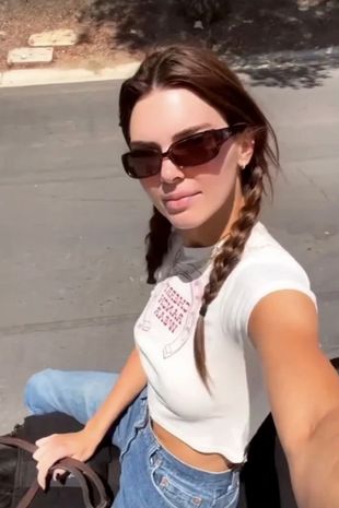 DoberreEnt's tweet photo. Kendall Jenner goes braless in the latest sizzling snap after secret boob job rumors #doberreent https://t.co/bkVYOGy9nx https://t.co/lGEiNlF8gb