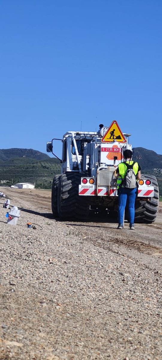 EFE_Murcia's tweet photo. Geólogos de la Universidad Complutense de Madrid analizan estos días en Lorca, coincidiendo con el  aniversario del terremoto de 2011, la geometría en profundidad de la falla de Alhama de Murcia que desencadenó aquel devastador temblor de 5,1 grados de magnitud. https://t.co/jSutWJLhvZ