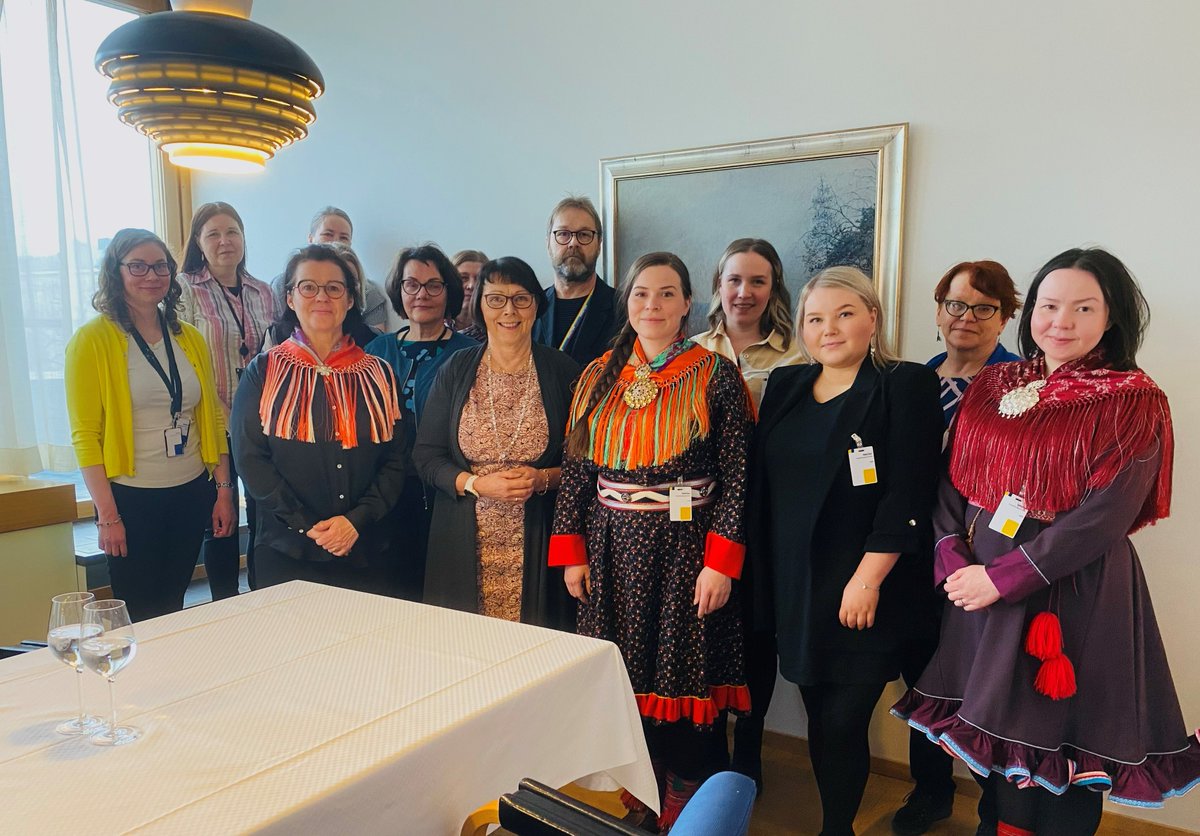 Kelan ja saamelaiskäräjien edustajat tapaavat tänään Helsingissä. Vuosittaisissa tapaamisissa tarkastellaan yhteistyösopimuksessa sovittujen asioiden etenemistä. Tällä kertaa tapaamisessa ovat esillä mm. saamelaisten sosiaaliturva ja saamenkielisten kuntoutukset. <a href="/Saamelaiskaraja/">Sámediggi - Sämitigge - Sääʹmteʹǧǧ</a>