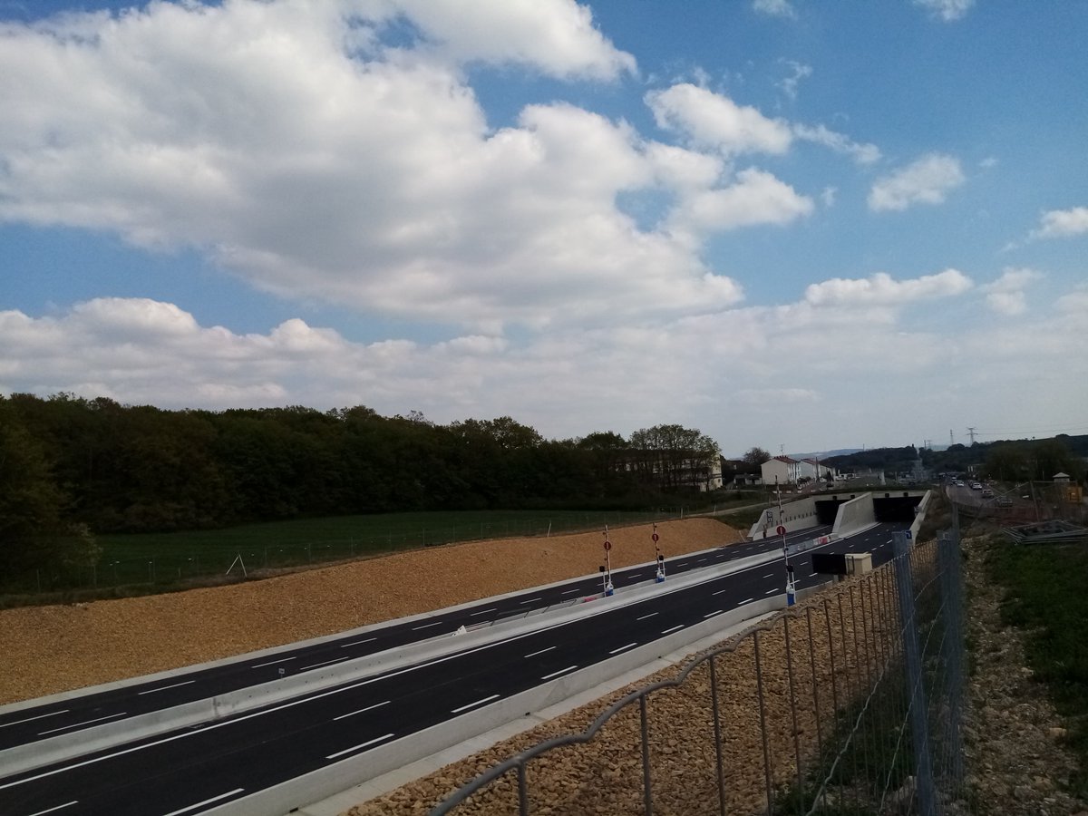 mocrilorn's tweet photo. Episode 4 : [La trémie de #MarangeSilvange]
Ce long chantier est enfin terminé. Ce vendredi sera officiellement inauguré cette portion à 2x2 voies de la #RN52.
Mais si localement cet aménagement semble consensuel, l’est-il si l’on regarde d’un peu plus haut ?
🔽#Thread🔽 1/51 https://t.co/oyo32U96Bd