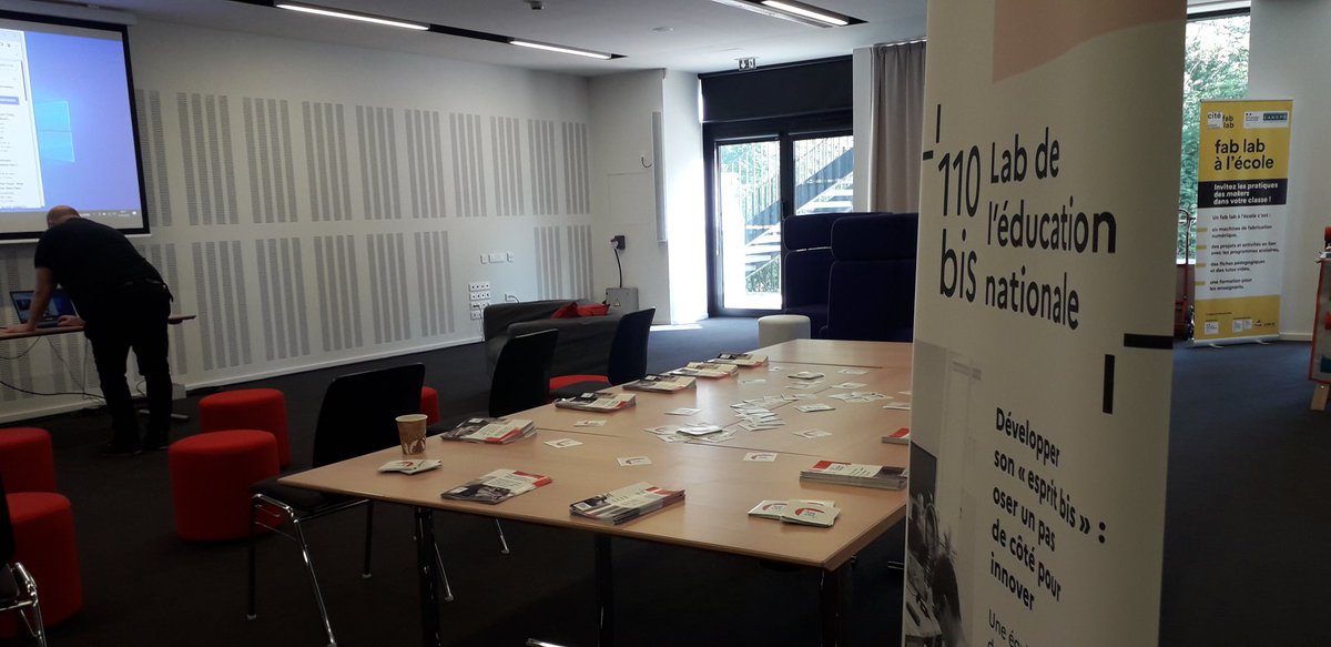 lab110bis's tweet photo. L'équipe est à la #JNI2022 pour partager méthodes, ressources et bonnes pratiques de #codesign #facilitation #innovationcollaborative avec les participants ! C'est parti 🚀 https://t.co/E8uSxBkrN0