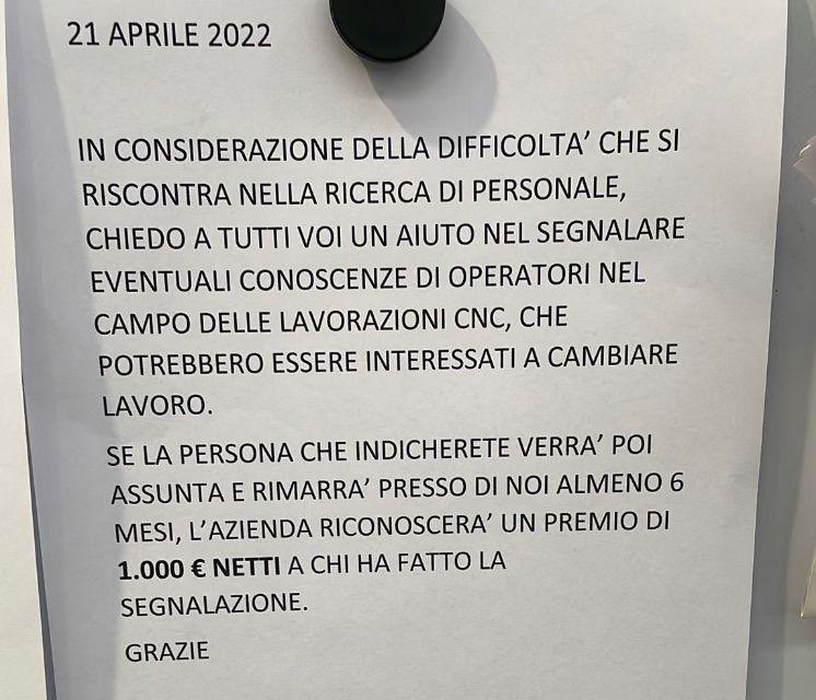 FIMCislStampa's tweet photo. #Benaglia: aziende #metalmeccaniche del Nord premiano i dipendenti se segnalano profili professionali da assumere. Bene collaborazione impresa-lavoratori ma ora che le competenze scarseggiano come i semiconduttori quando avremo politiche attive degne dell’industria italiana? https://t.co/yYHkpAXD7s