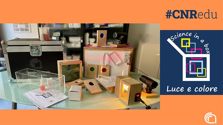 CNRsocial_'s tweet photo. Ritornano a #scuola i kit didattici di Science in a box, progettati dall’Unità Comunicazione insieme alla rete scientifica #Cnr.
La prima #sciencebox Luce e Colore è giunta all’IC #Trichiana in provincia di #Belluno
Scopri di più👇
https://t.co/k8Twikkse8
@CNR_INO @alefarini https://t.co/WdEJw9eh0p