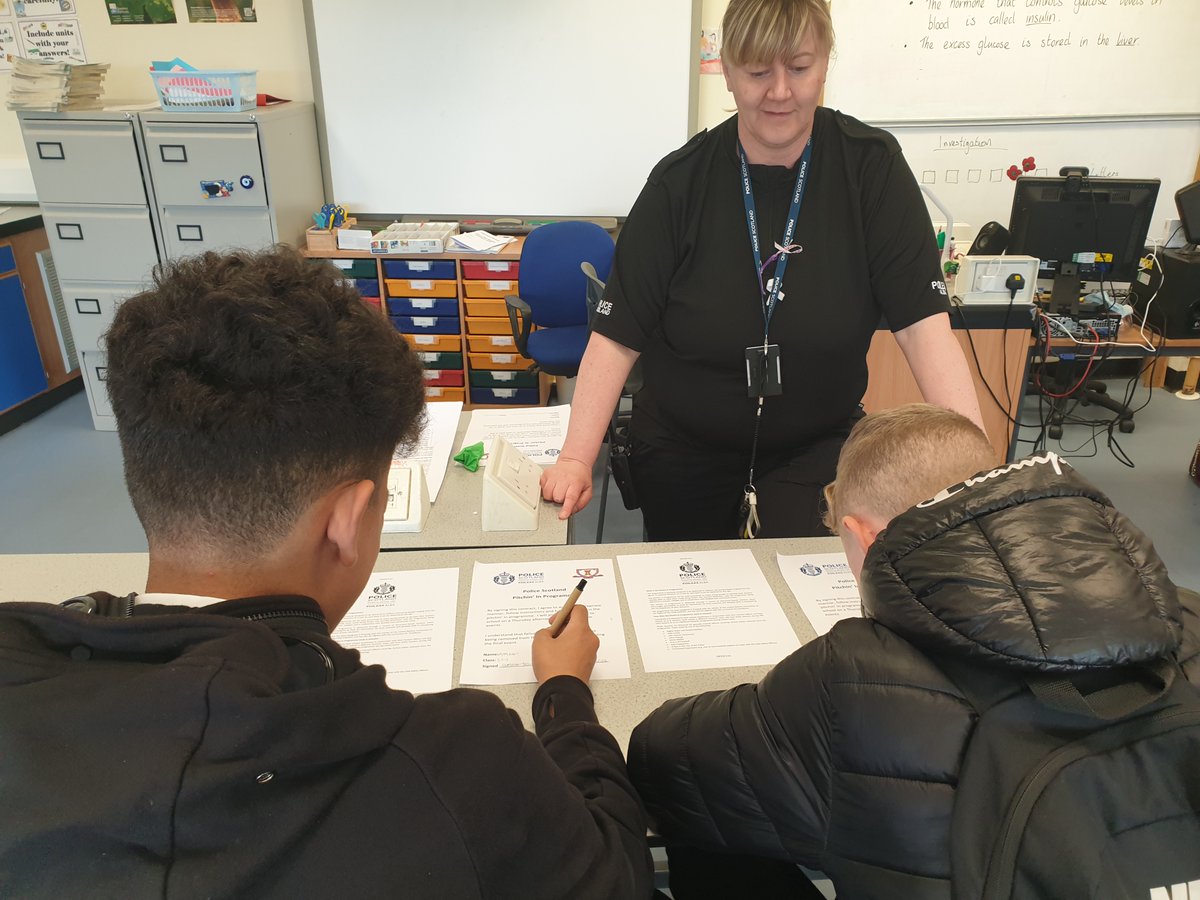 MonklandsPol's tweet photo. Congratulations to all the pupils at @CoatbridgeHigh who signed their football contracts and committed to the #PitchinIn Programme which aims to reduce youth offending related to football and more widely.

#GoodWork
#SaferComunities
#CampusOfficer https://t.co/VUfNEcsUfg