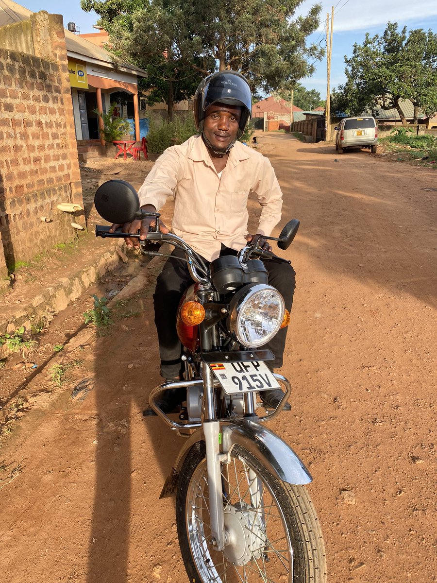 pmukasaofficial's tweet photo. Meet Alex Kato, a member of Tukole Boda Boda saving group in Kyaliwajjala. The group has 24 bodaboda riders where everyone contributes Ug Shs 30,000 every day. Every after 13 days, one member takes home UG Shs 9.3 million. Members, have bought land, &amp; many have built. 👏👏 https://t.co/z6oDss7QZF