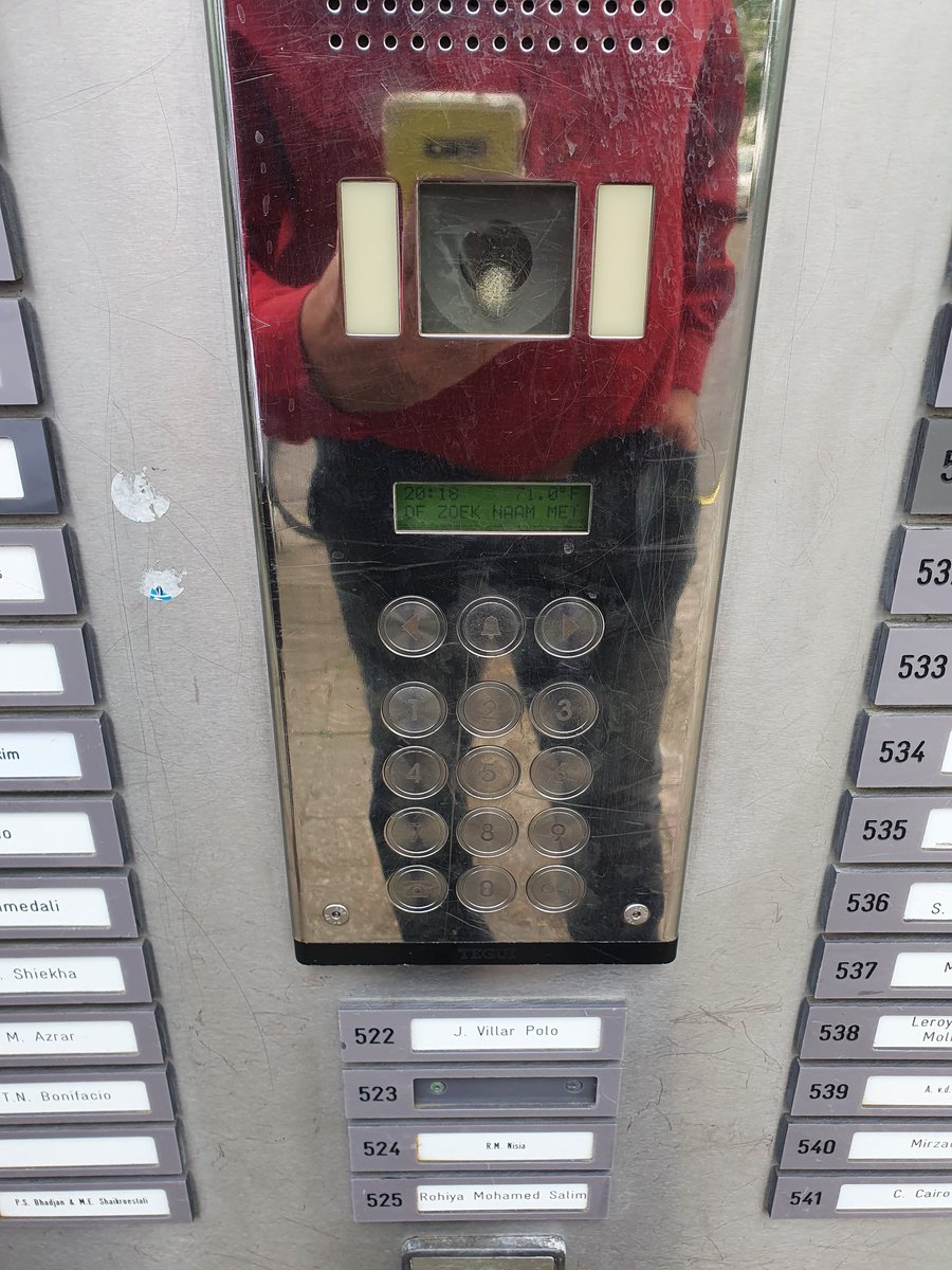 OnleefbrCapelle's tweet image. Zowel bellen aan de gevel als de liftknoppen zijn de nummers niet of met zeer veel moeilijker te lezen voor #slechtzienden #valeriusrondeel. #capelleaandenijssel