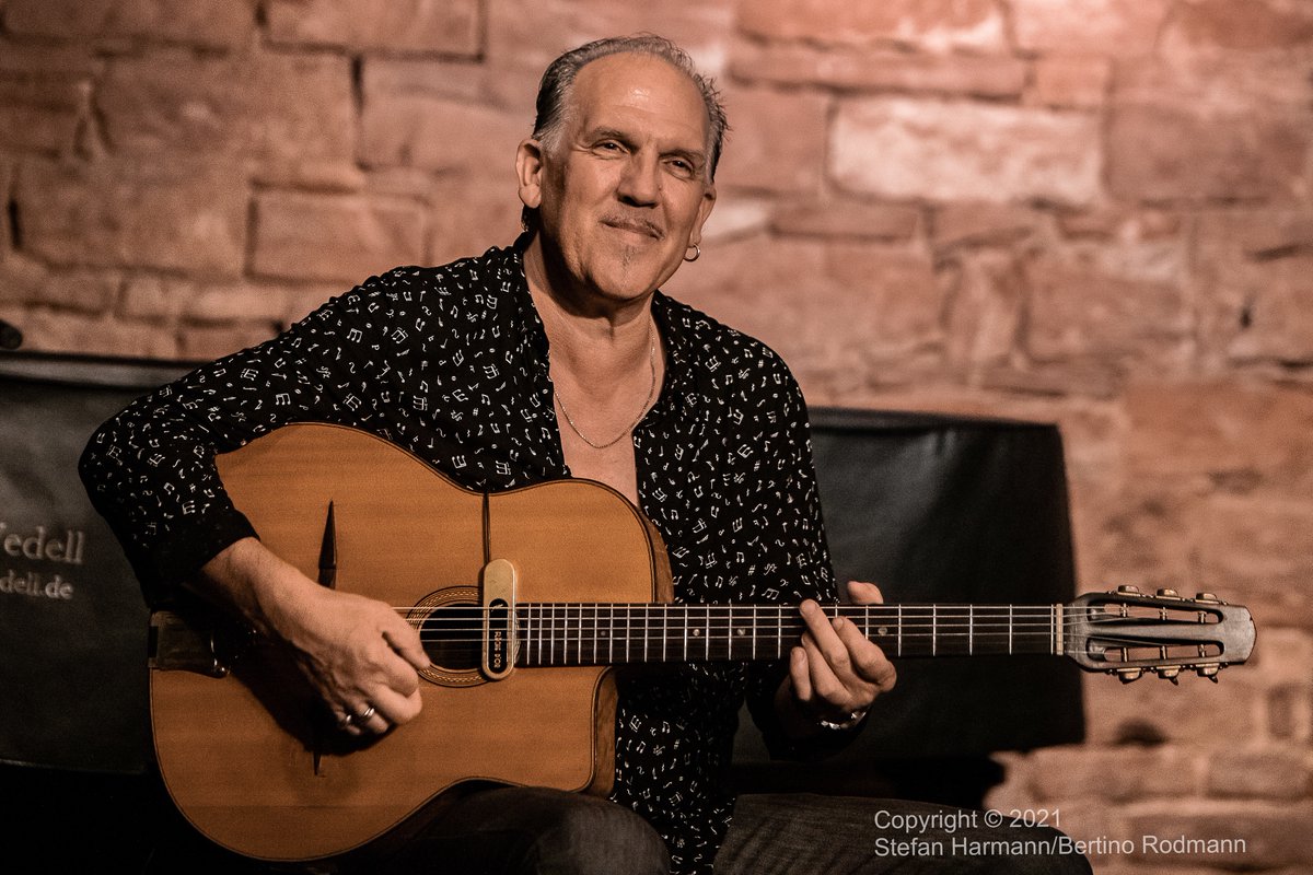 DieFabrikFFM's tweet photo. Am Donnerstag, 12. Mai präsentieren Bertino Rodmann (Gitarre), Bobeye Reinhardt (Bass), Henry Eipl (Rhythmusgitarre) und Winfried Schuld (Piano/Akkordeon) Musik im Stil des Hot Club de France in der Fabrik. https://t.co/cmirkYja3Y https://t.co/PbOprkgKq4