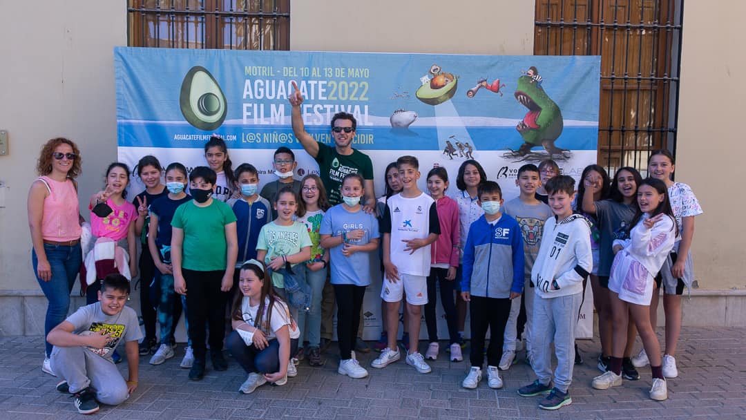 MotrilCamara's tweet photo. 🚀Esta semana se celebra en #Motril la segunda edición del @AguacateFF  un festival de #cine infantil que llena los corazones de los más pequeños a través del séptimo arte

🔴@MotrilCamara  apoya esta iniciativa en la que los niños ríen y disfrutan con los cortos que se proyectan https://t.co/FGTSmkyVHu