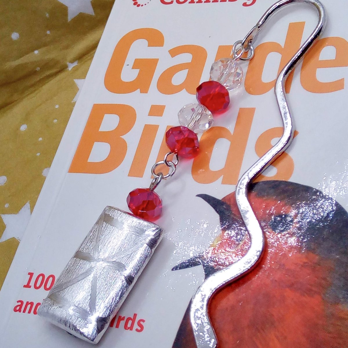 sonicpollyr's tweet photo. This Bookmark with Red & Clear Crystals and a Silver Plated Rectangle would make a lovely gift for a book lover or a well loved teacher. It costs £8 + P&P & it can be posted to you today. https://t.co/21yf20mykG #newonfolksy #folksy365 #oswestryjewels #beadedbookmark #giftforher https://t.co/iLwOBRgAzU