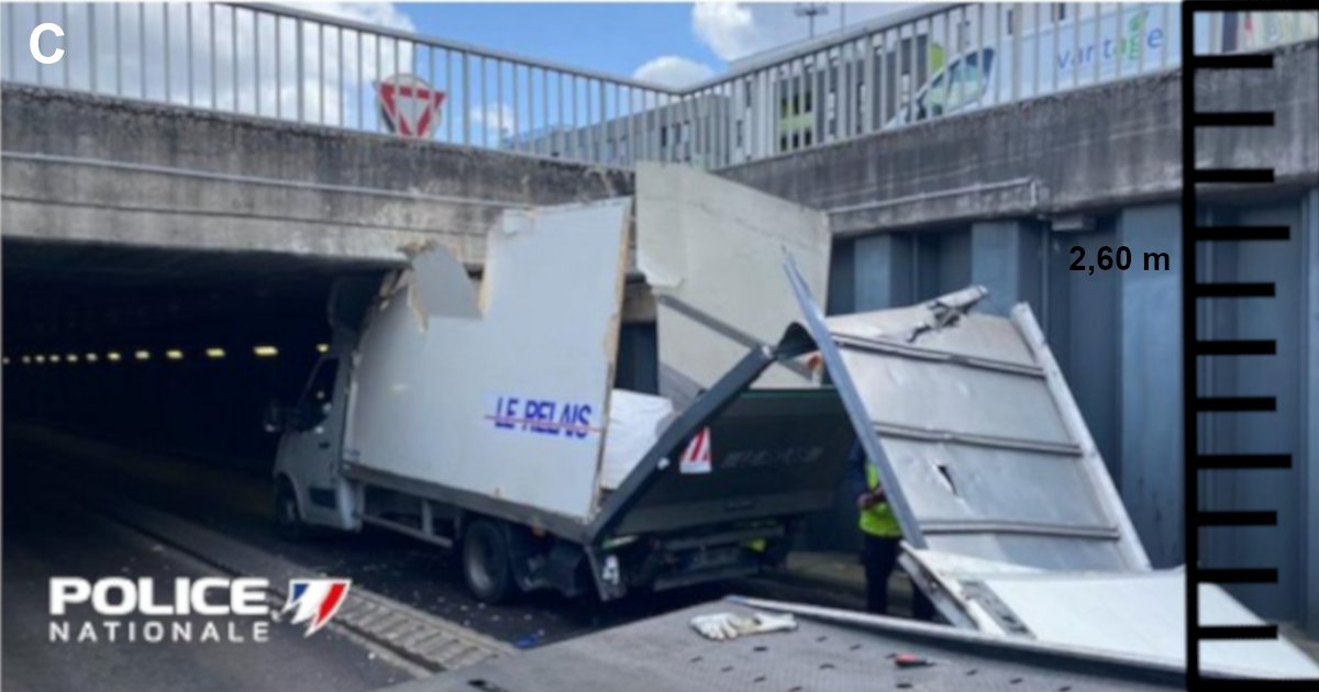 PoliceNat76's tweet photo. [#MercrediQuiz]

Quelle est la hauteur de la Trémie de la Motte à Rouen ?
➡️Réponse A : 2,60 m
➡️Réponse B : 2,60 m
➡️Réponse C : 2,60 m

⚠ Pour information, si vous avez un véhicule similaire à ceux ci-dessous, ne tentez pas votre chance ! https://t.co/vuk5Xe3bPD