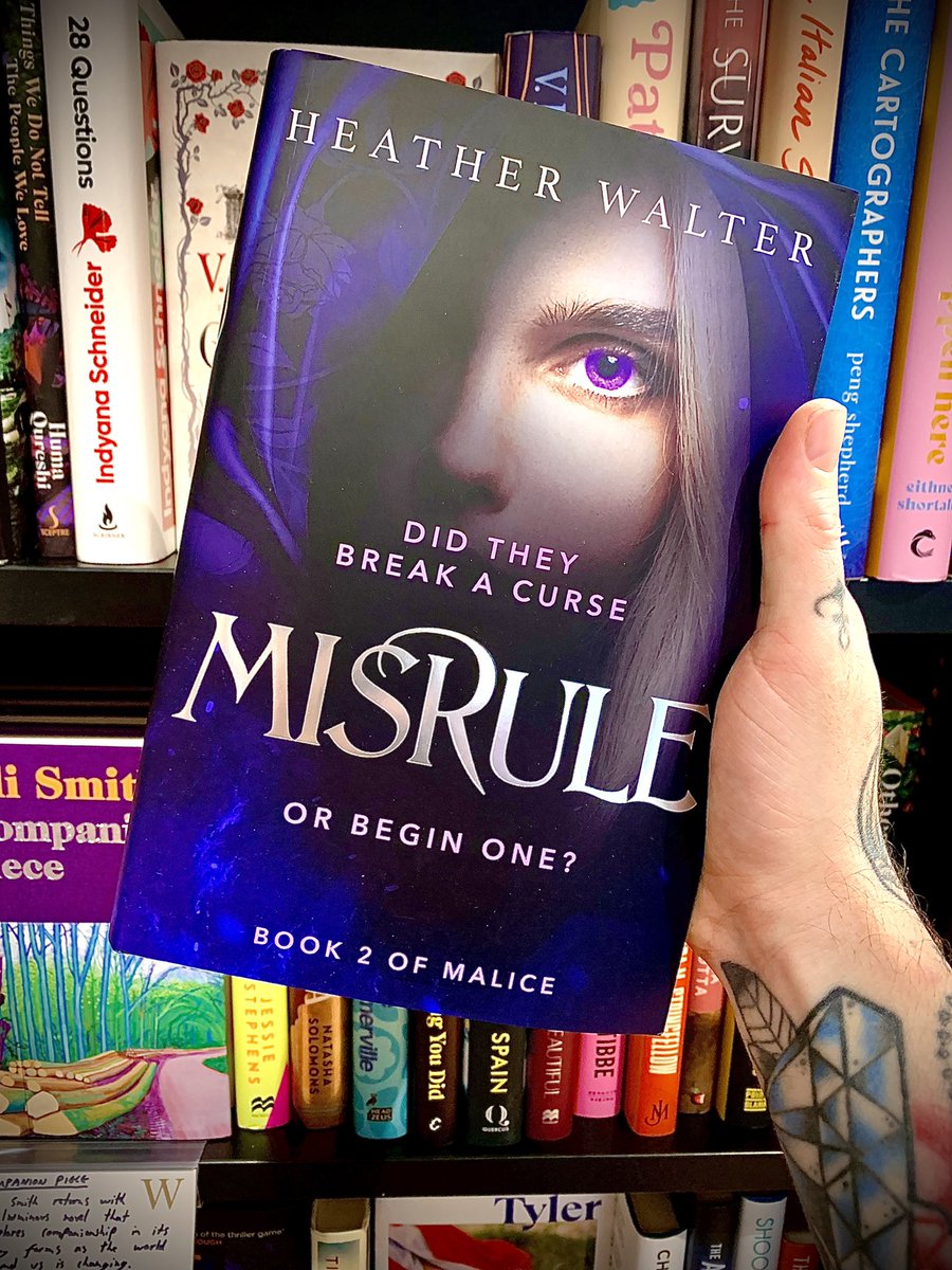 DMan1504's tweet image. 👑 MY QUEENS 👑
Just feast your eyes on all of these new must-reads!
#TheDanceTree @Kiran_MH @picadorbooks 
#ThatGreenEyedGirl @JulieOwenMoylan @MichaelJBooks 
#ALadysGuide @SophieHIrwin @HarperFiction 
#Misrule @heatherrwalter5 @DelReyUK 
All highly recommended by yours truly!