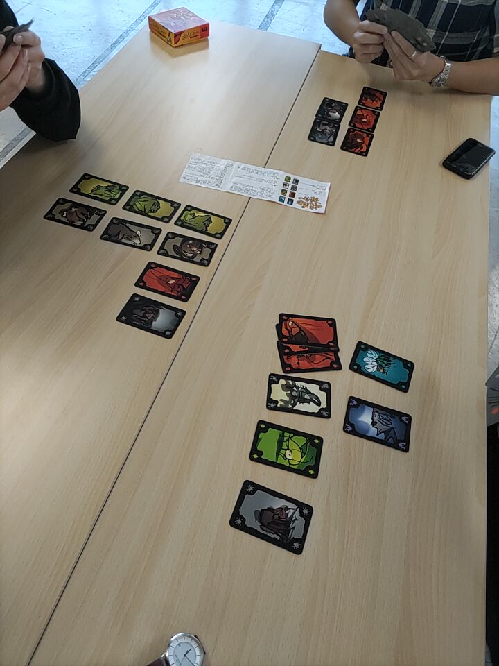 tablegame_nokai's tweet image. 定例会
新しく来てくれた人もいるので、簡単めなゲームで遊んでます👍