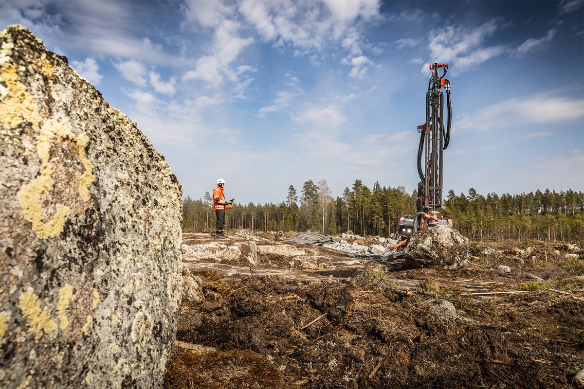 im_mining's tweet photo. Sandvik Mining and Rock Solutions has introduced an electric concept surface drill rig at the Vei og Anlegg 2022 exhibition, in Norway, which could influence future zero-emission surface mining designs | https://t.co/ripPgk9Dos @Sandvik_Mining #surfacedrilling #zeroemissionmining https://t.co/ea4wCPjASf
