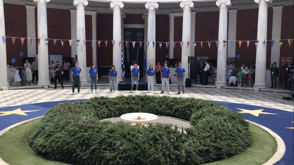 EEAthina's tweet photo. 1⃣1⃣0⃣0⃣ ευχαριστώ σε
1⃣1⃣0⃣0⃣ συμμετέχοντες
#EUDAY #EuropeDay2022 #EuropeDay

📍Ζάππειο 8/5
✌️απασχόληση &amp; επιχειρηματικότητα

👥συζητήσεις με🇪🇺πρεσβείες &amp;🇬🇷φορείς
🗣️Ο @MargSchinas &amp; o @MVarvitsiotis συζήτησαν με νέους για το μέλλον της Ευρώπης #CoFoE

ℹ️ https://t.co/WeqgHNAk9V https://t.co/wx02NKoFiT