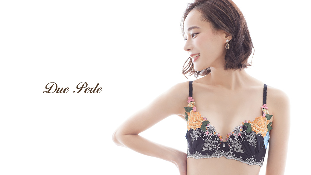 shirohato_jp's tweet photo. ／
　魅惑的なバラ園を思わせる
　華やかランジェリー🌹
＼

#ドゥペルル から
美しいバラのアップリケを
両胸に咲かせた贅沢な
ランジェリーが登場！

大人の女性を魅了する、
ワンランク上のコレクションを
コーディネートで楽しんで。

https://t.co/OIiREc90sU
#SHIROHATO #DuePerle https://t.co/c0x3sDwT9w