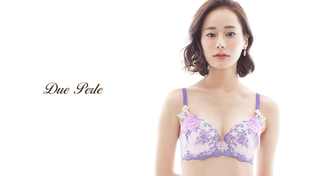 shirohato_jp's tweet photo. ／
　魅惑的なバラ園を思わせる
　華やかランジェリー🌹
＼

#ドゥペルル から
美しいバラのアップリケを
両胸に咲かせた贅沢な
ランジェリーが登場！

大人の女性を魅了する、
ワンランク上のコレクションを
コーディネートで楽しんで。

https://t.co/OIiREc90sU
#SHIROHATO #DuePerle https://t.co/c0x3sDwT9w