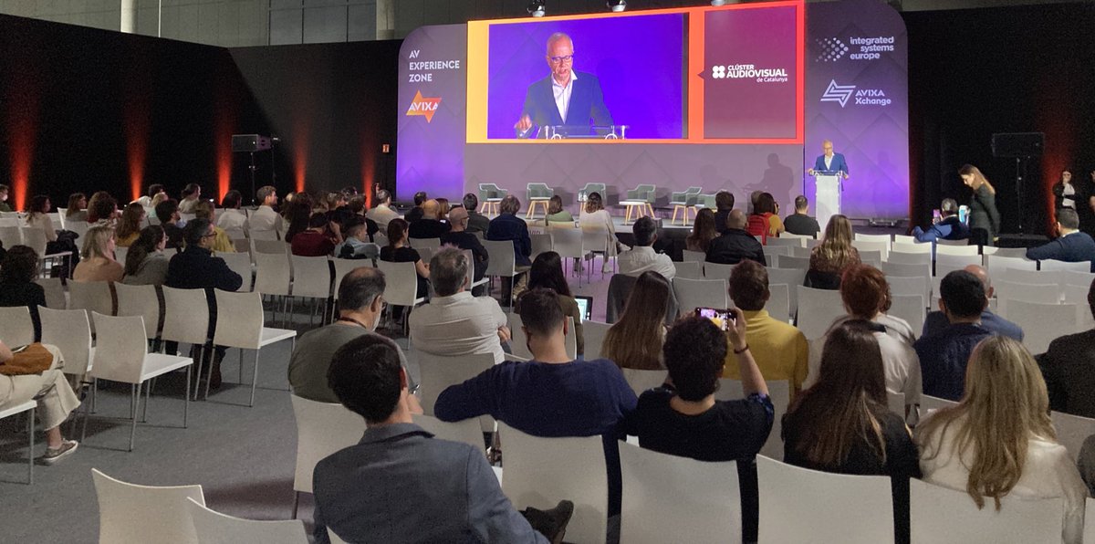 ClusterAVCat's tweet photo. Ja està en marxa ‘Metaverso, la nueva economía mundial’ a la #AVExperienceZone de @ISE_Show. 

🗣 @GilEduard obre la sessió amb una petita explicació sobre què és el  Clúster Audiovisual de Catalunya. #ISE2022 https://t.co/xz7qLY3TRb