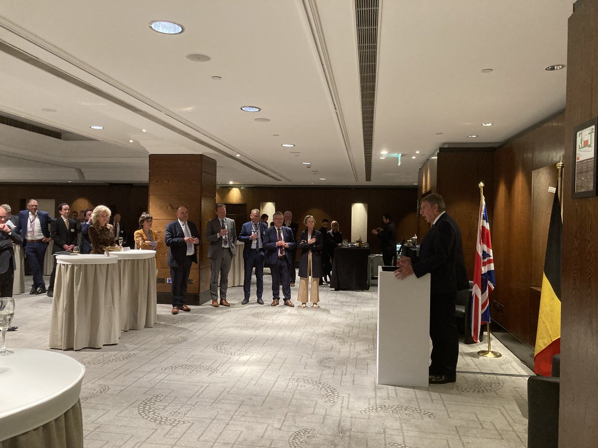 Port of Antwerp-Bruges (@portofantbruges) on Twitter photo At the #BelgianEconomicMissionToTheUK <a href="/JanJambon/">Jan Jambon</a> highlighted that:
📈 Trade between the UK and Belgium is flourishing 🤝
📈 The number of shortsea connections between UK & Belgium reached an all-time high 🙌
📈 Belgium has a very resilient hinterland connectivity 💪 At the #BelgianEconomicMissionToTheUK <a href="/JanJambon/">Jan Jambon</a> highlighted that:
📈 Trade between the UK and Belgium is flourishing 🤝
📈 The number of shortsea connections between UK & Belgium reached an all-time high 🙌
📈 Belgium has a very resilient hinterland connectivity 💪
