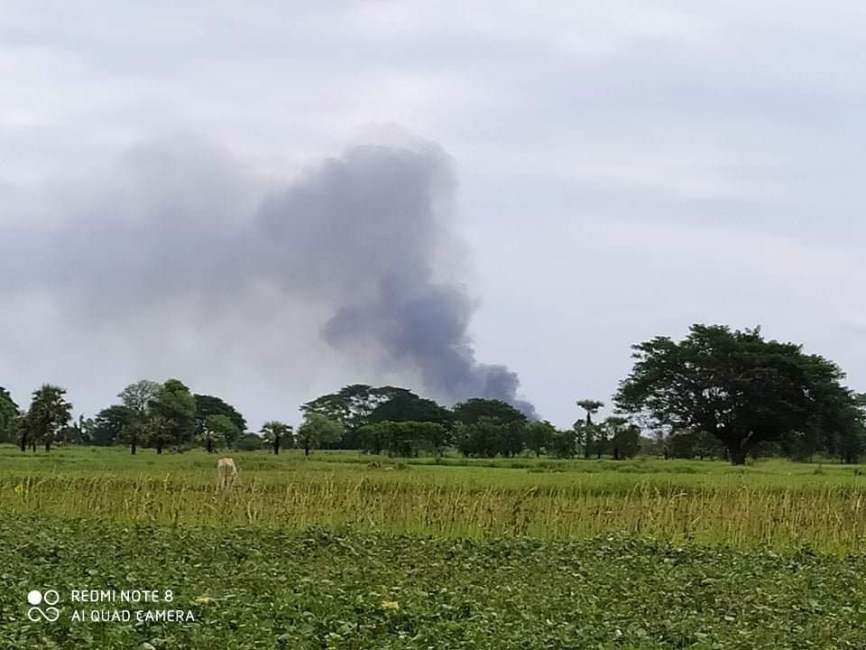 spring_2021's tweet photo. Clashes broke out between  military council and local defense forces as SAC troops from Myaung Tsp invaded the villages in YeLeKyun Area,Yesagyo Tsp and set the houses in the villages on fire since May7.

#WhatsHappeningInMyanmar
#2022May11Coup
#ASEANAcceptNUG
#ASEANRejectSAC https://t.co/rMq3ccHaAL