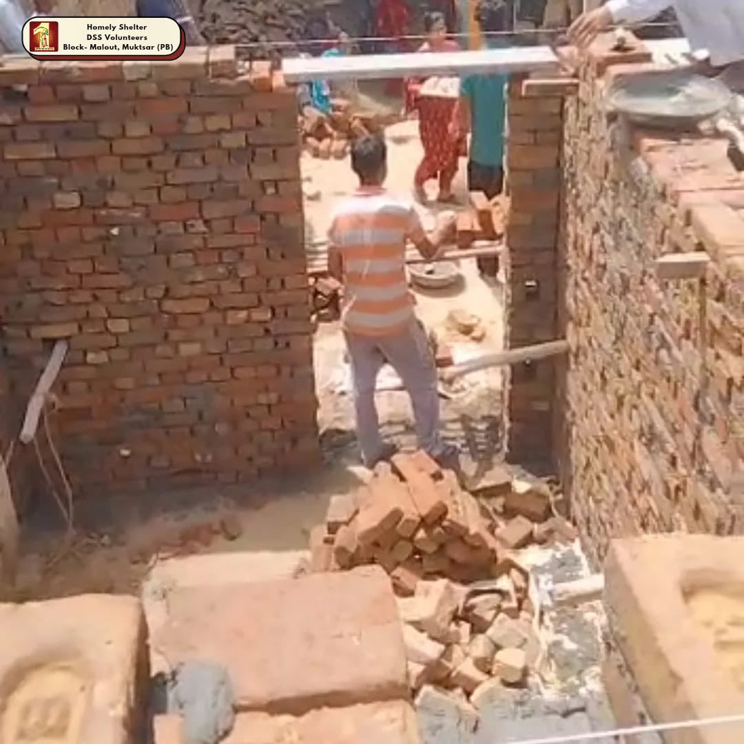 DSSNewsUpdates's tweet photo. सैकड़ों लोग एकजुट हुए एक जरूरतमंद को छत लिए !
Many individuals don't have a proper shelter over their heads and face many different kinds of related challenges. DSS volunteers constructed a home for a destitute who just dreamt of having own home.
#actofkindness #homelyshelter https://t.co/QlM6IpUsYT