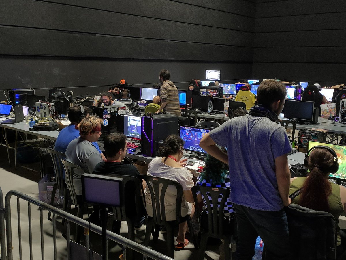 Gamesportselect's tweet photo. 📢LAN PARTY LLEIDA 2022📢

Resum d'un cap de setmana únic.

6-7-8 de maig de 2022

Organitza: @paerialleida 

Produeix: @Gamesportsllei1 @KenazESports 

Col: @turismedelleida @lleidaJove @DiputacioLleida @OmniumLleida @Heron_Esports @EBlueGaming 

⬇️⬇️ Fil ⬇️⬇️ https://t.co/QtecoYbJZc