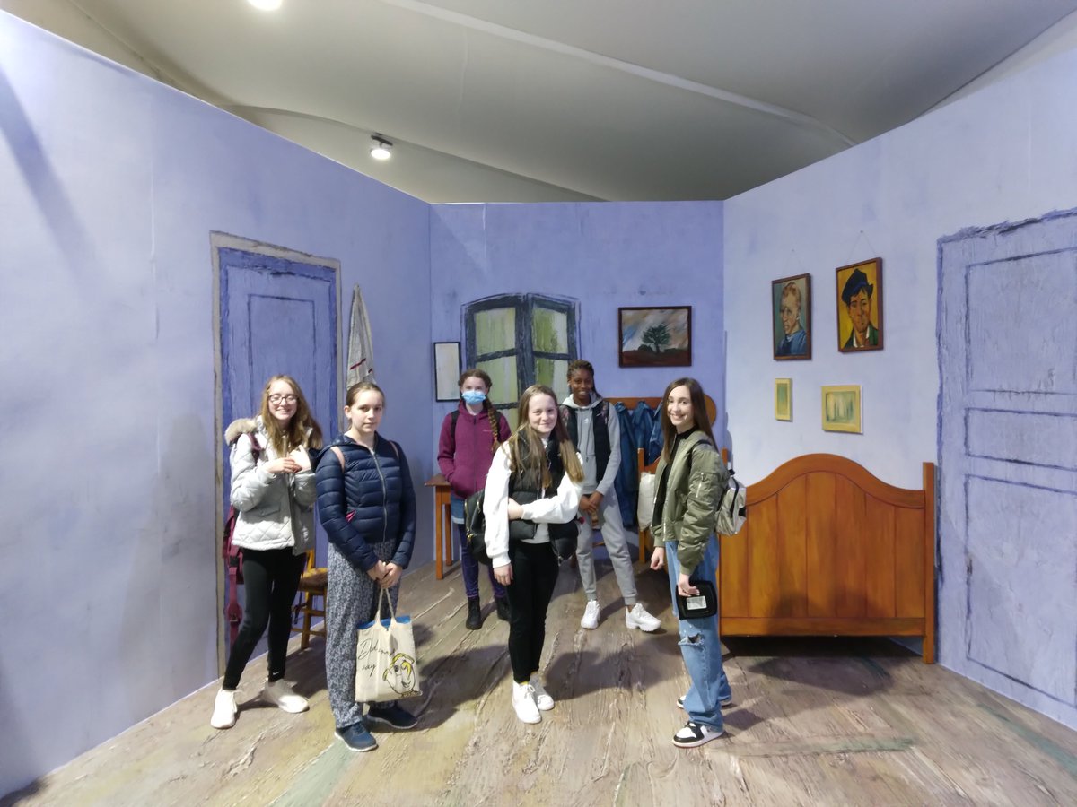 HC_Scotland's tweet photo. Our #HamiltonS1 #HamiltonArt learners visited the Van Gogh Alive Exhibition in Edinburgh, to experience the great painter's work in a unique multisensory way.  
They then spent time in Princes Street Gardens sketching flowers in true Van Gogh style. 

#HamiltonReflection https://t.co/6Ua1aF4rYj