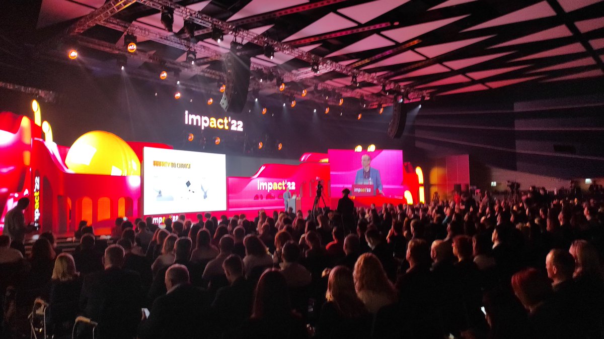 Tłumy podczas inauguracji @ImpactCEE wysłuchały @carlbildt z @ecfr. Teraz @harari_yuval 💬 Cieszymy się, że #Poznań gości takie nazwiska, takich ekspertów #NaScenieImpact i tak liczne grono gości. @Grupa_Enea z dumą wspiera #Impact22. Nasza relacja ➡️#️⃣ #EneaNaScenieImpact