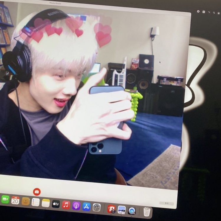mulai sekarang cowo kpop dilarang foto di photobooth