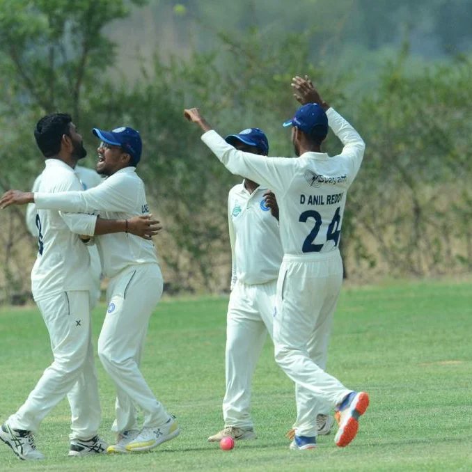 dcciofficial's tweet photo. DEEPAK LOHIA MEMORIAL DIVYANG TROPHY, 2022

(Team Green vs Team Blue) MATCH HIGHLIGHTS

Team Green won the first match by 1 RUN.

#dcci #divyang #divyangcricket #cricket #cricketlive #disability #haryana @indian_deaf @BCCI https://t.co/xr8AYpv5FI