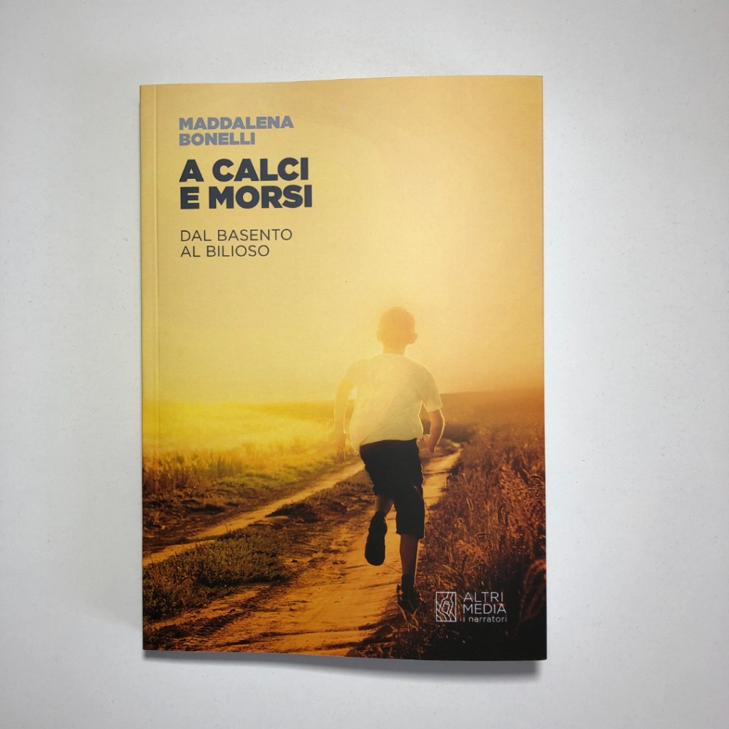 Altrimediaediz's tweet photo. A calci e morsi di Maddalena Bonelli, ambientato tra gli anni ‘30 e ‘40 a #Grassano, è un #romanzo corale sull’umanità di gente #umile che si misura con gli alti e bassi dell’esistenza e fa fronte, come può, a #tragedie improvvise.
Scopri di più 👇🏻
https://t.co/YVcI0CqMWP https://t.co/EiQ38FLyGq