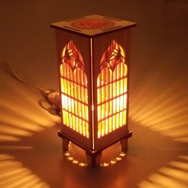Yes_factory's tweet image. ハンドメイドマーケットminneのYES工房木工部の「フロアランプキット ゴシック」です。プラスドライバーがあれば組み立てられる簡単キットです。教会にみられるようなバラ窓や尖頭アーチ窓をモチーフに切りぬきました。
minne.com/items/28386860
#手づくりキット #フロアランプ #フロアライト