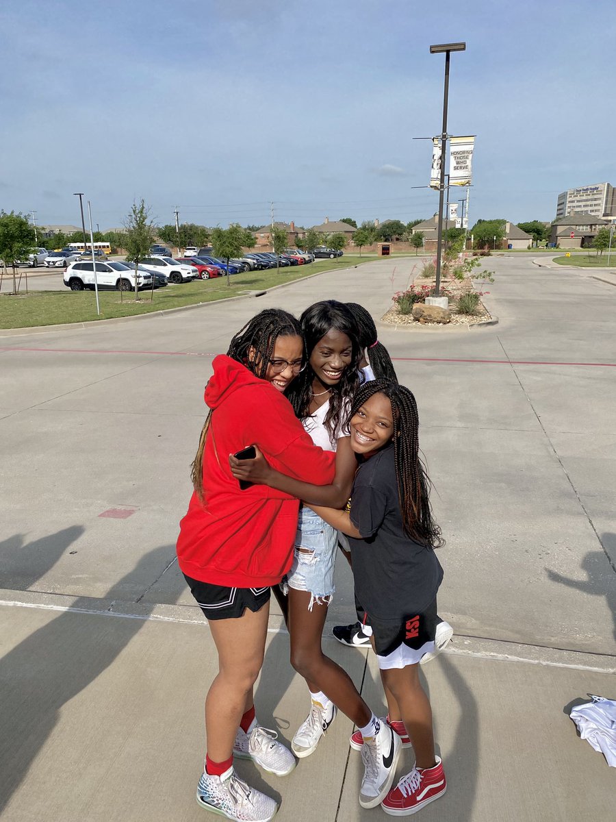 Who y’all know going to state TWICE in one year!?!? 

✔️ state in basketball 
✔️ state in track 

<a href="/FalynLott06/">FalynLott2024</a> WE ARE SO PROUD OF YOU!!! 💛🖤💛🖤
#different #gorepresent #multisportathlete