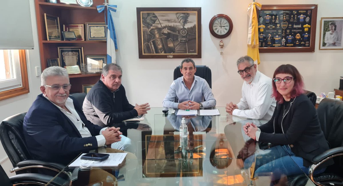sasia_sergio's tweet photo. En concordancia con las Directrices de la @OITArgentina y del convenio refrendado con la @JSTsucesos, desde la @uf_oficial, formalizamos la declaración de la Política de Seguridad Operacional de la Unión Ferroviaria. https://t.co/Nm13HmQvwN
