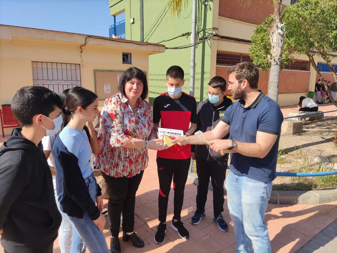 SanjeMARES's tweet photo. La @UPCTnoticias hace entrega de la placa de Primer Premio a nuestros alumnos de 1° ESO campeones de la Olimpiada Regional de Ingeniería de Caminos, Canales y Puertos.🥇🥇🥇🥇
Enseguida competimos a nivel nacional!!!!💪🏼💪🏼💪🏼
Enhorabuena!!!!‼️‼️‼️ https://t.co/AIjgll06c4