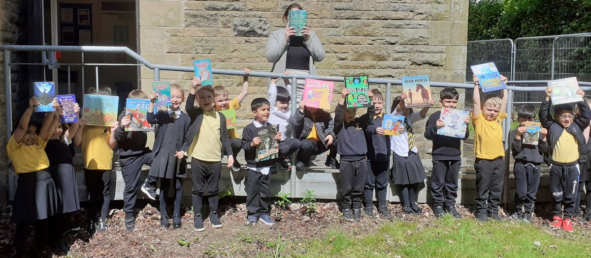 ERCL4's tweet photo. @ThornliebankPS Primary 1 class got the perfect sunny day to #Keeptheheid and read at Thornliebank Library today as part of their visit to the outdoor space for The Root Cause Project. Smiley faces all round. #GreenerLibraries https://t.co/VOxx1Z0gsI
